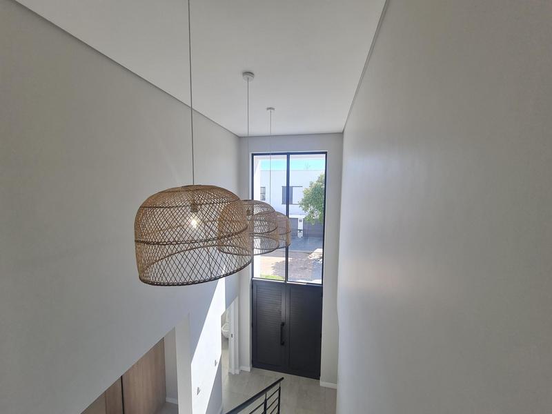 To Let 4 Bedroom Property for Rent in Croydon Western Cape